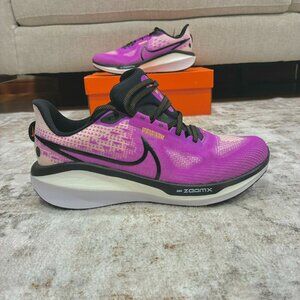 NWT Womens Nike Shoes - Size 9.5